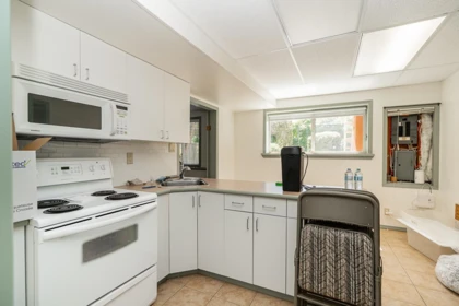 Laundry Room Photo of 13852 Malabar Avenue, White Rock, BC