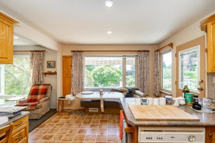 Primary Bedroom Photo of 13852 Malabar Avenue, White Rock, BC