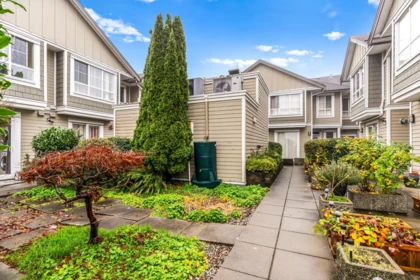 Backyard Photo of 204 815 First Street, New Westminster, BC