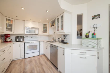 Kitchen Island Photo of 117 2533 Marcet Court, Abbotsford, BC