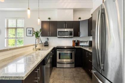 Kitchen Photo of 404 2632 Pauline Street, Abbotsford, BC