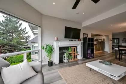 Kitchen Island Photo of 25 32777 Chilcotin Drive, Abbotsford, BC
