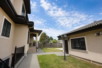 Garden / Landscaping Photo of 6871 Dunnedin Street, Burnaby, BC