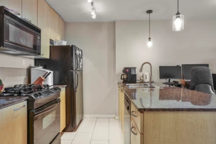 2001 7178 Collier Street, Burnaby, BC, Burnaby — Apartment/Condo for sale
