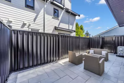Backyard Photo of 2 2316 Cliff Avenue, Burnaby, BC