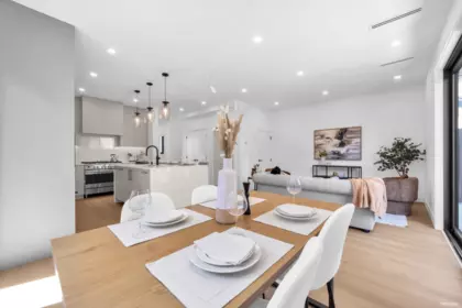 Kitchen Island Photo of 2 2316 Cliff Avenue, Burnaby, BC