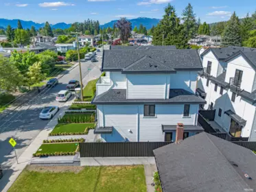 Outdoor Kitchen Photo of 2 2316 Cliff Avenue, Burnaby, BC