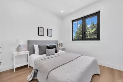 Powder Room Photo of 2 2316 Cliff Avenue, Burnaby, BC