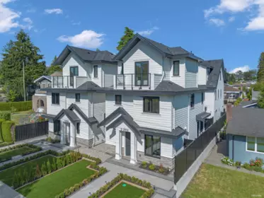 Swimming Pool Photo of 2 2316 Cliff Avenue, Burnaby, BC