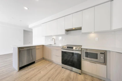 Kitchen Photo of 618 13968 Laurel Drive, Surrey, BC