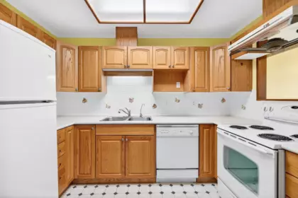 Kitchen Island Photo of 39 23580 Dewdney Trunk Road, Maple Ridge, BC