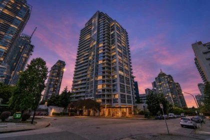 402 4400 Buchanan Street, Burnaby, BC, Burnaby — Apartment/Condo for sale