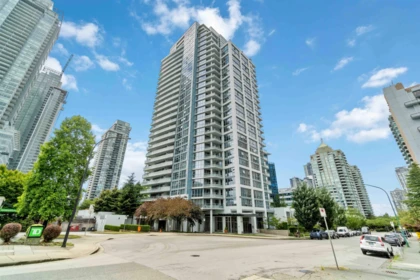 402 4400 Buchanan Street, Burnaby, BC, Burnaby — Apartment/Condo for sale