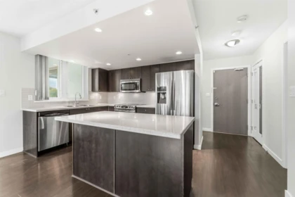 402 4400 Buchanan Street, Burnaby, BC, Burnaby — Apartment/Condo for sale