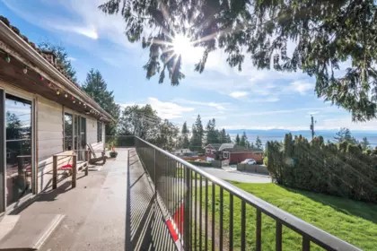 4902 Laurel Avenue, Sechelt, BC, Sechelt — Single Family Residence for sale