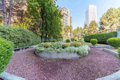 Front Yard Photo of 201 4350 Beresford Street, Burnaby, BC