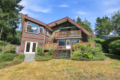 1635 Grady Road, Gibsons, BC, Gibsons — Single Family Residence for sale