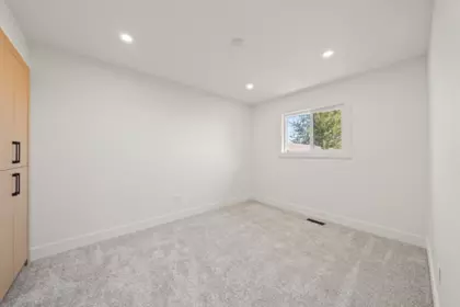 Hallway Photo of 5548 44 Avenue, Delta, BC