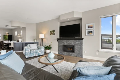 Breakfast Nook Photo of 15507 Columbia Avenue, White Rock, BC