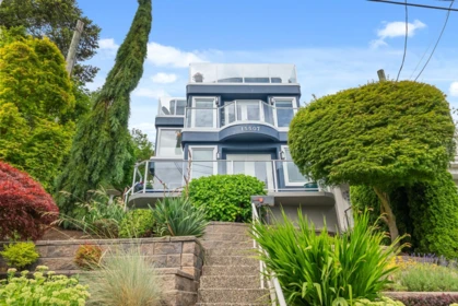 15507 Columbia Avenue, White Rock, BC, White Rock — Single Family Residence for sale