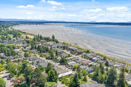 15507 Columbia Avenue, White Rock, BC, White Rock — Single Family Residence for sale