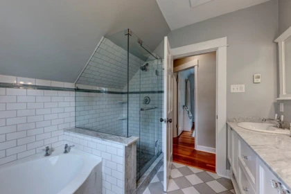 Powder Room Photo of 618 Colborne Street, New Westminster, BC