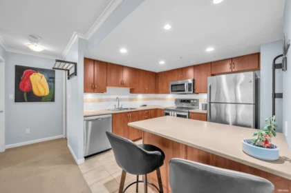 Kitchen Island Photo of 804 615 Hamilton Street, New Westminster, BC