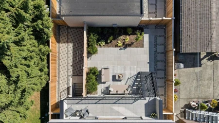 Hot Tub / Spa Photo of 3 2124 E 8 Avenue, Vancouver, BC