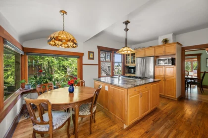 207 Eighth Street, New Westminster, BC, New Westminster — Single Family Residence for sale