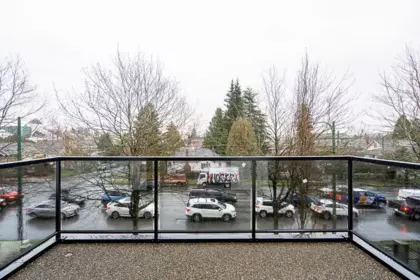 Guest Bathroom Photo of 1 2753 Nanaimo Street, Vancouver, BC
