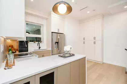 Primary Bathroom Photo of 1 2753 Nanaimo Street, Vancouver, BC