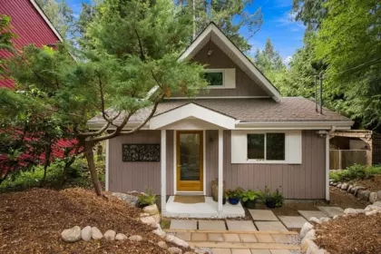 2825 Lower Road, Roberts Creek, BC, Roberts Creek — Single Family Residence for sale