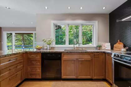 Breakfast Nook Photo of 3845 Southridge Avenue, West Vancouver, BC
