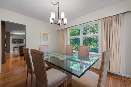 Dining Area Photo of 3845 Southridge Avenue, West Vancouver, BC
