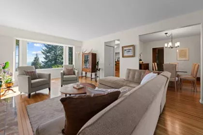 Family Room Photo of 3845 Southridge Avenue, West Vancouver, BC