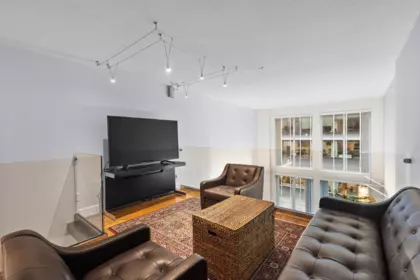 Entry Foyer Photo of 409 610 Granville Street, Vancouver, BC