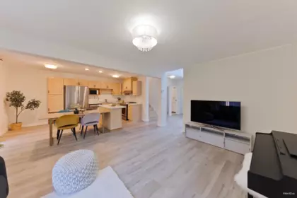 Kitchen Island Photo of 2512 Burian Drive, Coquitlam, BC