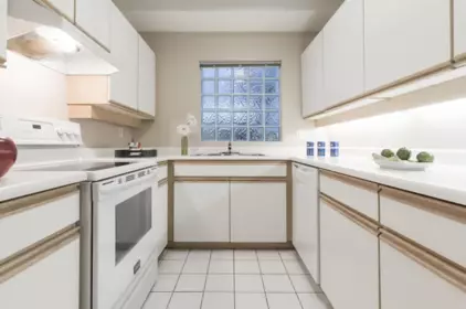 Kitchen Island Photo of 106 125 W 18th Street, North Vancouver, BC