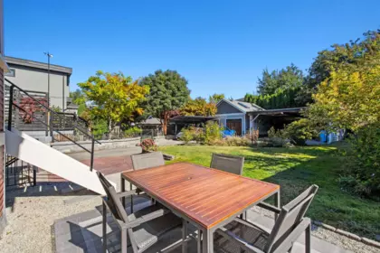 Front Yard Photo of 617 Fifth Street, New Westminster, BC