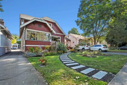 Outdoor Kitchen Photo of 617 Fifth Street, New Westminster, BC