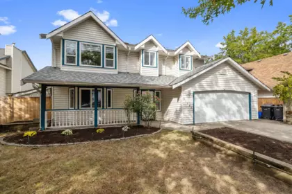 Living Room Photo of 21647 50a Avenue, Langley, BC