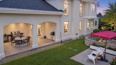 Garden / Landscaping Photo of 3059 Plateau Boulevard, Coquitlam, BC