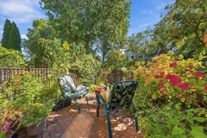 Front Yard Photo of 1124 Ironwork Passage, Vancouver, BC