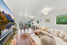 1124 Ironwork Passage, Vancouver, BC