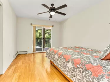 Hallway Photo of 14337 77 Avenue, Surrey, BC