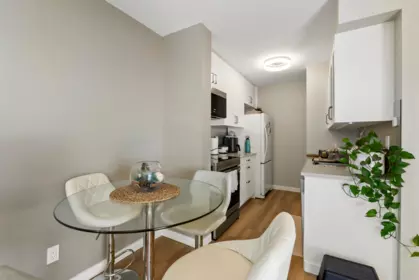 Kitchen Island Photo of 706 6759 Willingdon Avenue, Burnaby, BC