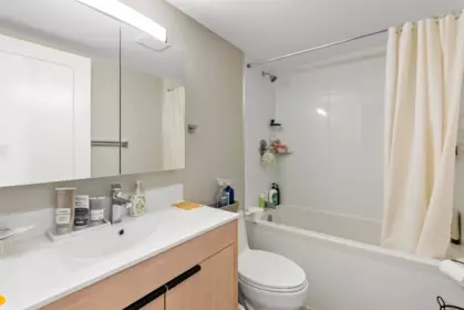 Primary Bathroom Photo of 706 6759 Willingdon Avenue, Burnaby, BC