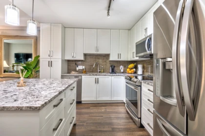 Kitchen Photo of 306 6470 194 Street, Surrey, BC