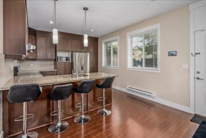 Guest Bathroom Photo of 4 30748 Cardinal Avenue, Abbotsford, BC