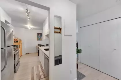 304 9847 Manchester Drive, Burnaby, BC, Burnaby — Apartment/Condo for sale